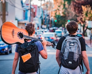 Travellers with backpacks — travel vaccines